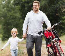 vader-met-kind-en-fiets