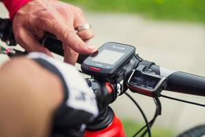 fietscomputer-op-stuur-wielrenfiets